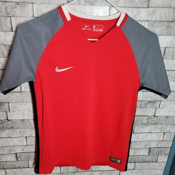 Nike Dri-fit Size‎ Medium Athletic Soccer Tee Tshirt - Picture 1 of 5